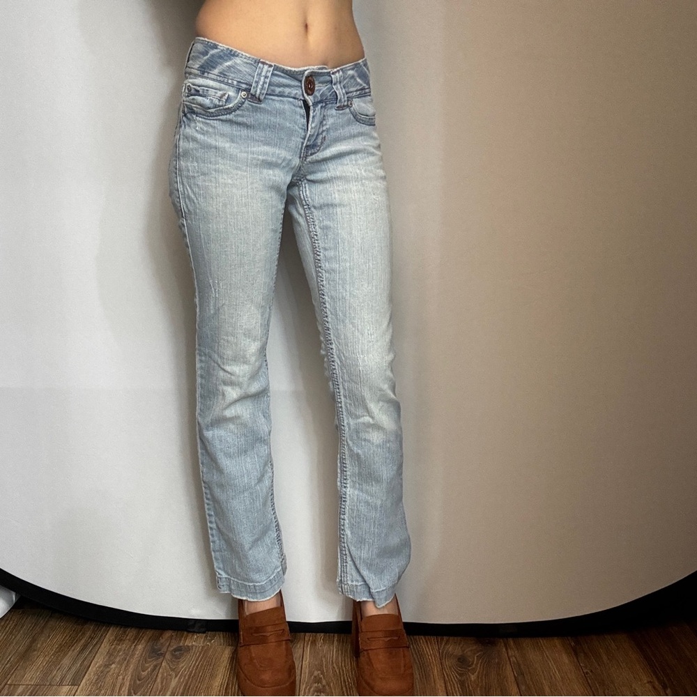 Aeropostale Women’s Size 0 27x28 Short Light Wash Chelsea Bootcut